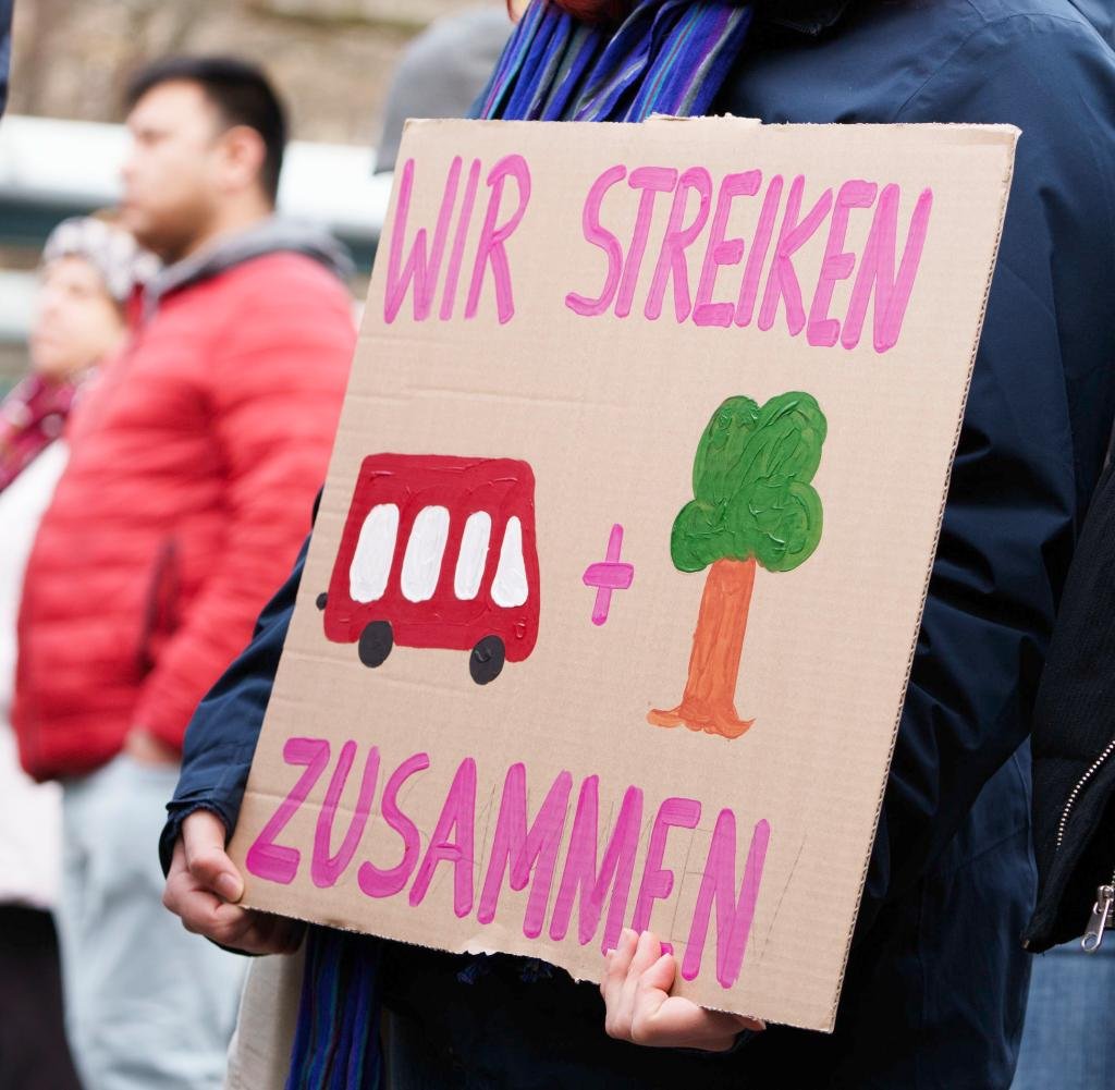 Nordrhein-Westfalen: Verdi ruft zu zweitägigem Warnstreik im Nahverkehr auf - WELT