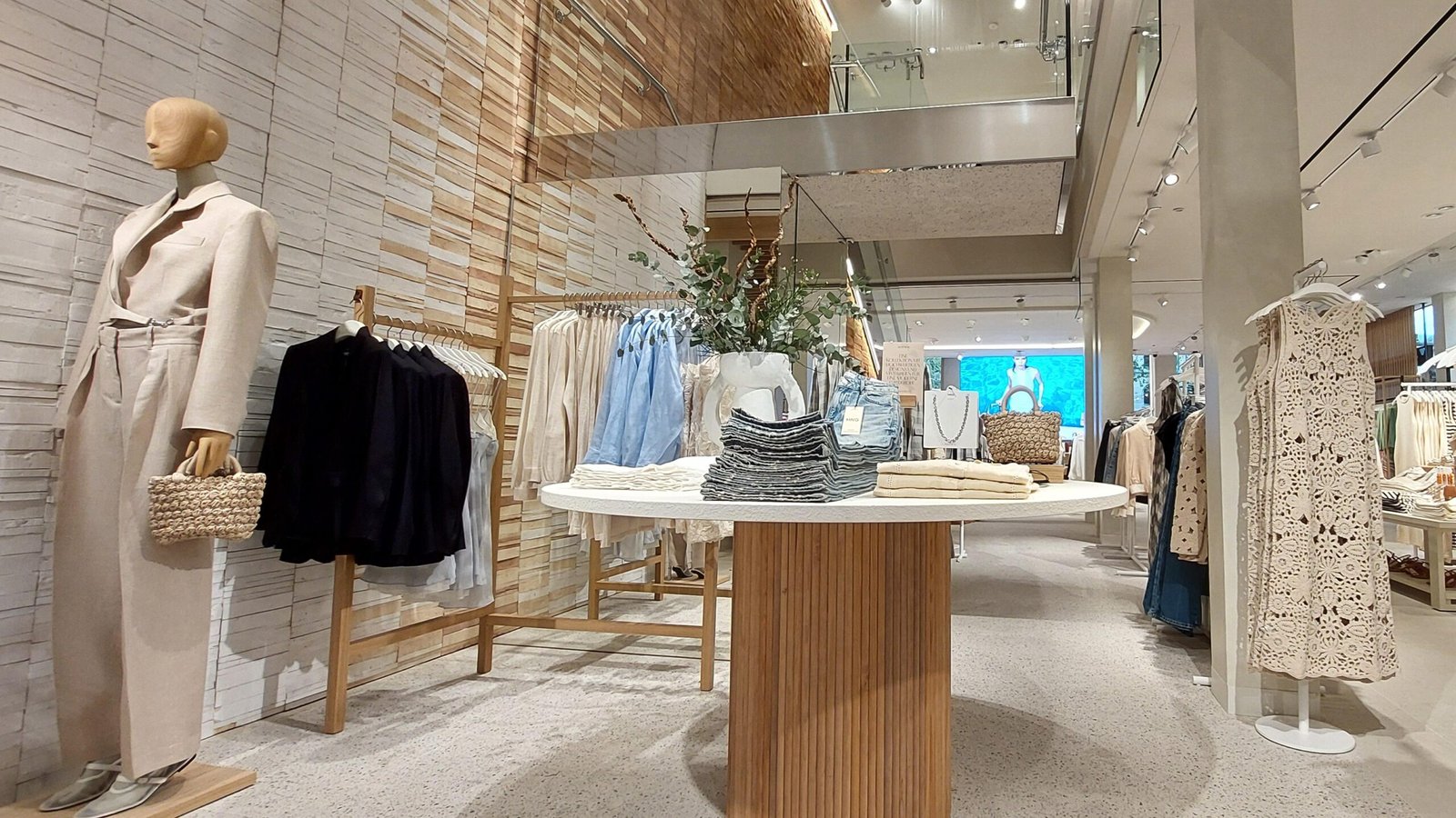 Store des Tages Frühjahr 2024: Mango präsentiert sich in Zürich mit neuem Design-Konzept